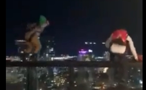 (影) 聖誕節爆炸案後 美國納許維爾市2男突在飯店頂樓跳傘再引恐慌