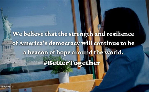 小英總統遠眺自由女神像 在推特PO文：「一起會更好」