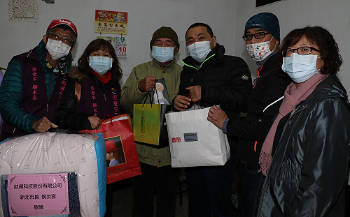 寒流中關懷獨居老人 侯友宜巧遇同鄉