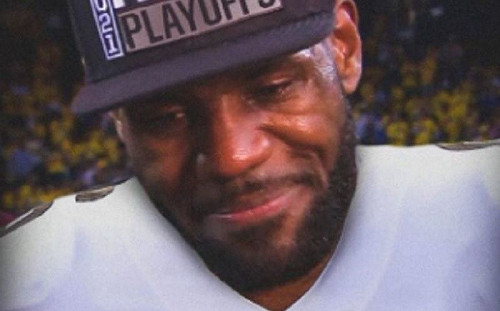 布朗奪近26年季後賽首勝　詹皇致敬