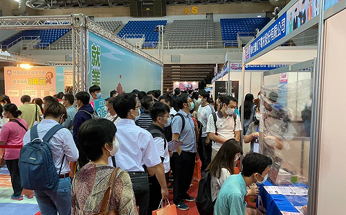 北市勞動局：因工作染疫視為職災 雇主應補償