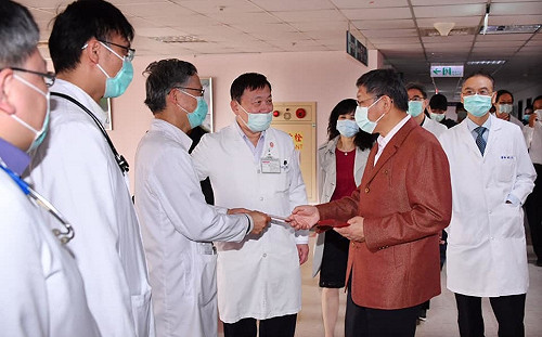 憶SARS危機 柯文哲：台大急診室連門把都驗出病毒