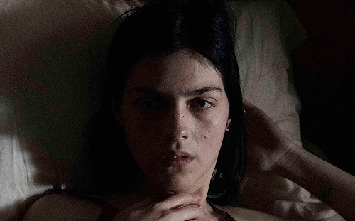 逃過Me Too陰霾成一線女星！安柏安德森出演恐怖片女主角