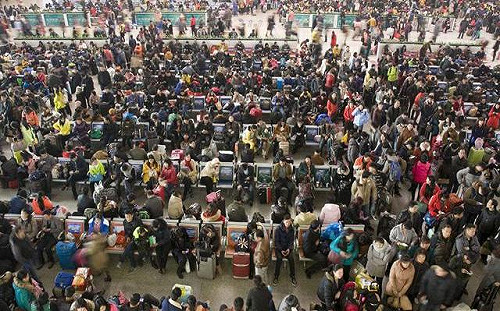 中國官方坦承：疫情複雜嚴峻  春運形同大考