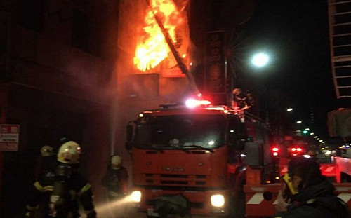 高雄鳳山透天厝凌晨竄惡火釀3死悲劇！1歲女嬰從3樓陽台墜落命危