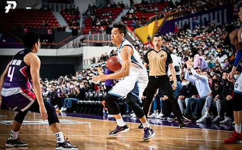 球給志傑就對了　經典動作致敬艾佛森