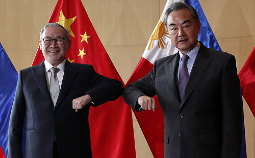 王毅訪菲承諾捐50萬劑疫苗 中菲簽21億援助協定