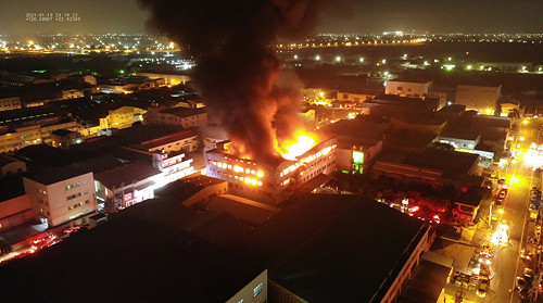 台南仁德電器工廠「119消防節 」深夜惡火 上百名打火弟兄全力搶救