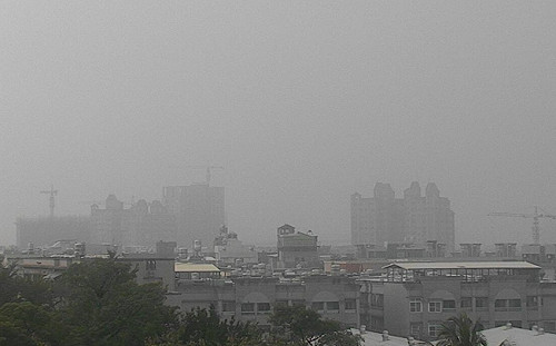 敏感族群注意！西半部9測站空品亮橘燈 南部17站飆紅害