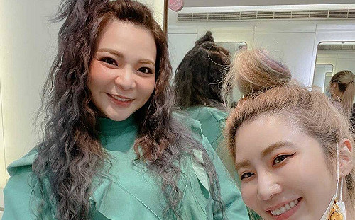 小甜甜孕肚照曝光！母愛爆發笑稱：忘記怎麼賣弄性感