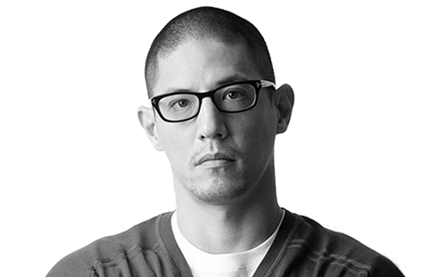 蔣友柏牽手特助互動親密 女方摟男腰、頭枕肩