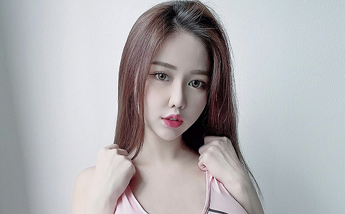 辣妹超飽滿！卡通人物撐到變形