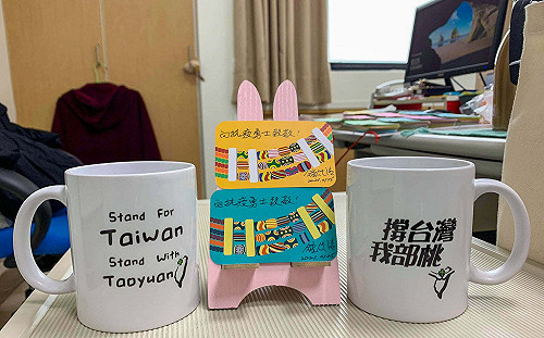 替部桃醫護人員加油打氣 屏東民眾贈特製馬克杯