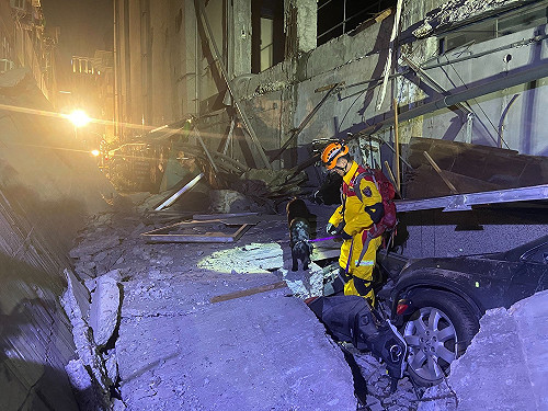 高雄舊今日戲院外牆倒塌  明早接續後續清除作業