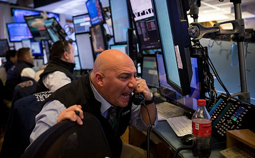 疫情陰影再起!美股驚現今年最大跌幅 道瓊盤中重挫946點收跌725點