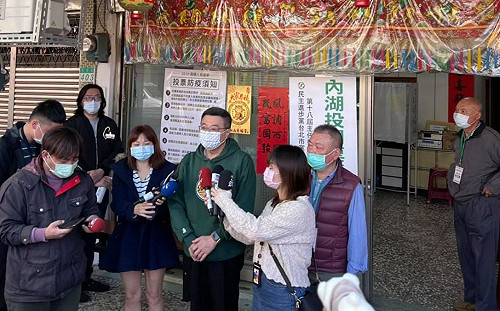 綠北市黨部主委選舉 北市公職臉書打卡幫吳怡農催票