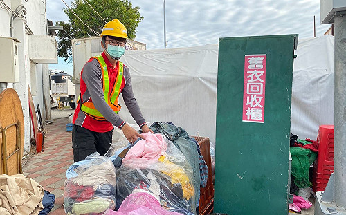 中市清潔隊員撿到28萬元  環保局提醒:丟舊衣別忘檢查口袋