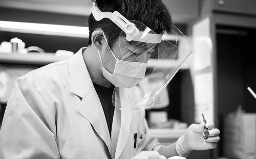 武漢肺炎》輝瑞抵台假新聞目的?醫生曝為中國疫苗鋪路