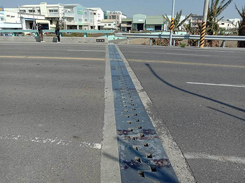 橋面凸起導致6死車禍?南市工務局駁:路面平順無坑洞