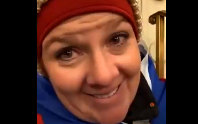 (影) 參與國會山莊暴動遭起訴 她竟要求去墨西哥度假 法官居然還准了