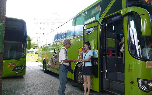 油價飆漲客運業吃不消！王國材承諾補貼  凍漲票價