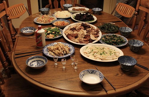 圍爐選「年菜還火鍋」?答案一面倒