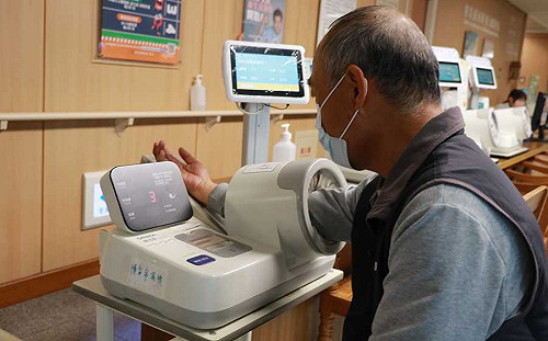 慢性病患者連假勿放縱！國民健康署提醒：定時服藥、量血壓