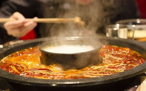 吃火鍋太辣怎麼辦？內行曝「3招」超有效：秒解辛辣油膩