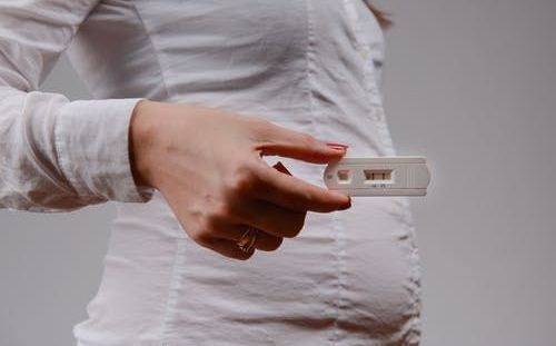 女友1年懷孕3次!他曝避孕全做好