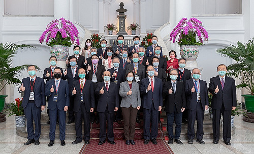 蔡英文:多源頭外購及國內研發  確保台灣擁有足夠疫苗