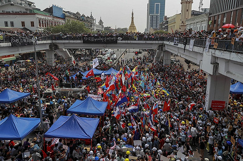 緬甸軍警暴力鎮壓反政變抗議釀2死 新加坡譴責：不可原諒
