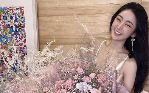 情人節直播主笑開懷！網驚：好狂的花束