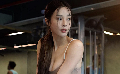 腹肌曲線讓人羨慕!鋼琴家網美Cathrynli重訓圈粉:追隨你
