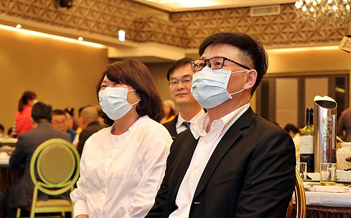 外送員出頭天  「披薩叔叔」助嘉市40弱勢生
