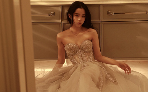 歐陽娜娜舔共事蹟＋1！扮「學生黨員」演出中共建黨百年大內宣電影