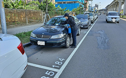 杜絕公有路邊停車格成私人車位 新北9路段納收費管理