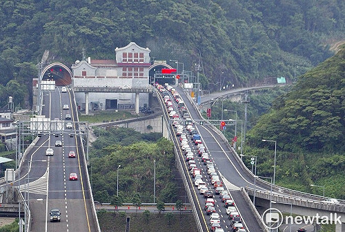 微解封》跨區移動擋不住  宜蘭週末國道5車 車流量破3級警戒紀錄
