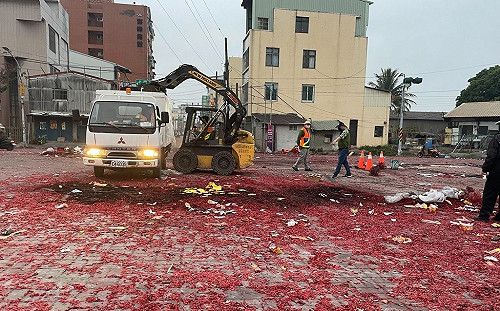 鹽水蜂炮民眾禁入 清出6噸垃圾不及去年1/3