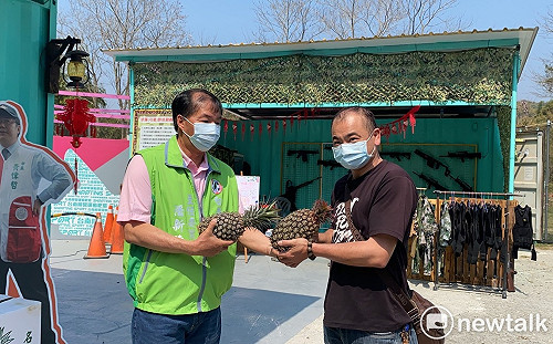 中國停購台灣鳳梨效應！國民兩黨爭相促銷鳳梨