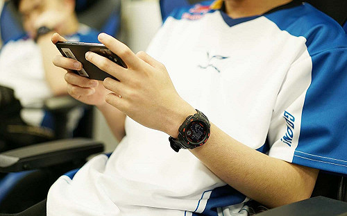 趕上潮流！Garmin首度推電競智慧錶
