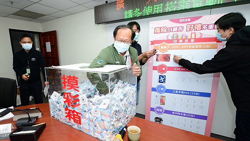 年撕231萬張違規小廣告 桃市環保局樂送65吋液晶電視