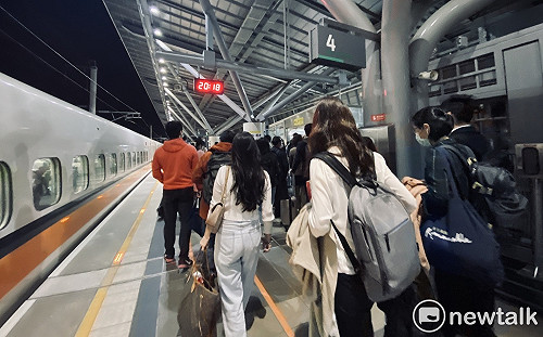 疏運連假旅客 高鐵加開2班南下各站停靠全車自由座列車