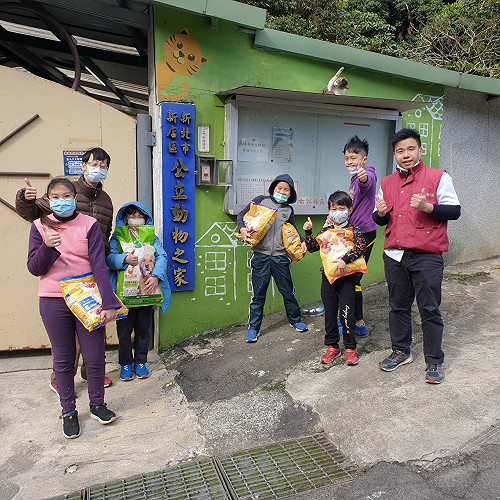 新北雲海國小愛心不落人後 義賣捐助流浪動物