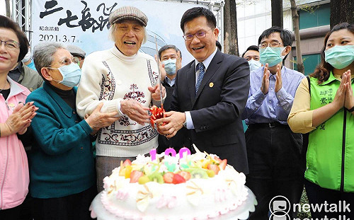 二七部隊長鍾逸人百歲慶生  林佳龍:台中精神值得尊敬