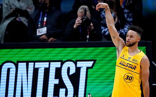 NBA/絕殺三分!柯瑞第二次拿下三分球大賽冠軍