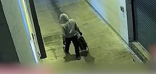 (影) 被拍到了! 美國會大廈暴動前夕  一男放置炸彈於兩黨總部