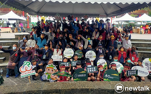 梨山地景藝術節開幕飄雨  參山處長曹忠猷：希望連下三天
