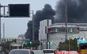 中壢工業區附近濃煙密布 疑發生火災傳出陣陣惡臭