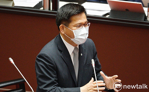 「有種把台鐵民營化!」綠委 : 林佳龍辭職是拍屁股走人不負責