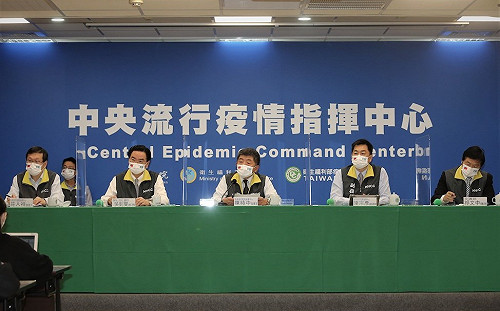 愚人節別亂開疫情玩笑！指揮中心：散播謠言最高罰300萬元